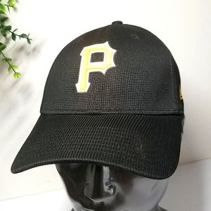 The Pittsburgh Pirates Core Classic 9TWENTY Adjustable Cap features an embroider
